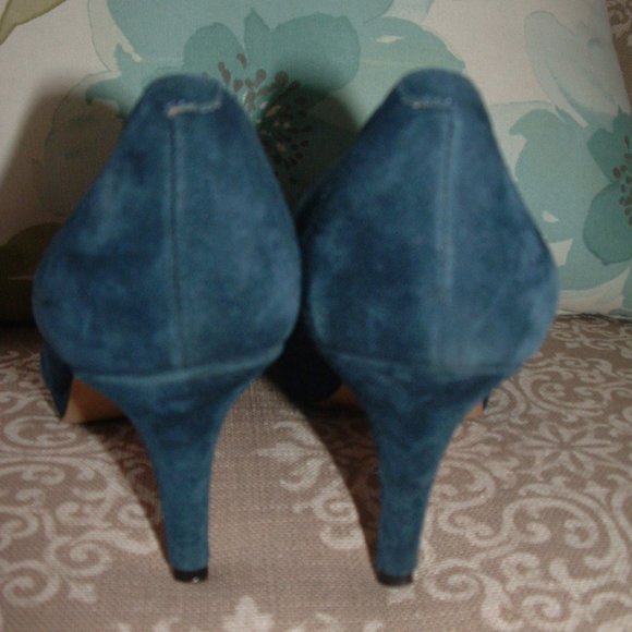 Vince Camuto Suede Blue Suede Heels - Picture 8 of 8